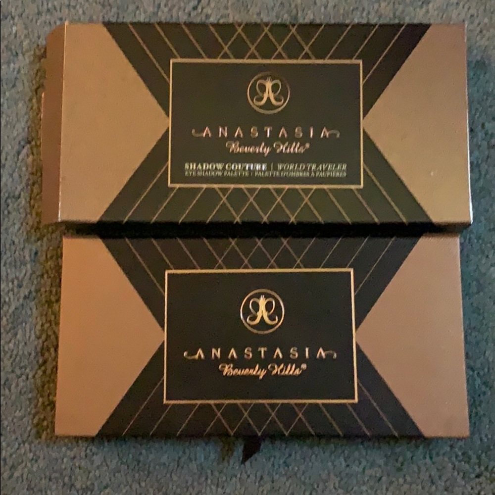 Anastasia Beverly Hills word traveler